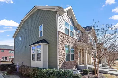 Exterior - 1001 Drayman Pl, Apex, NC 27502 photo 3 of 8