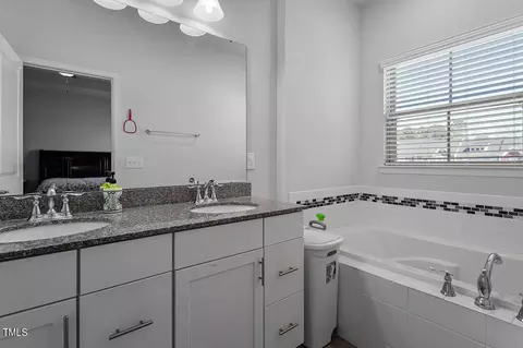 Bath - 1001 Drayman Pl, Apex, NC 27502 photo 2 of 7