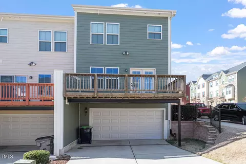 Exterior - 1001 Drayman Pl, Apex, NC 27502 photo 4 of 8