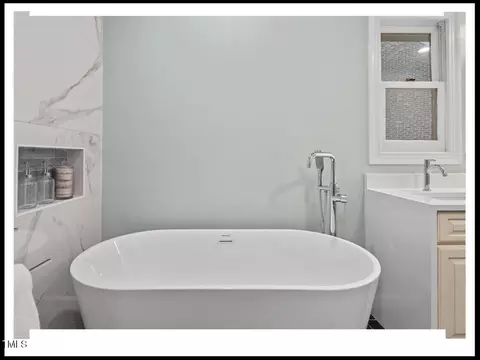 Bath - 45 Birnham Ln, Durham, NC 27707 photo 7 of 9