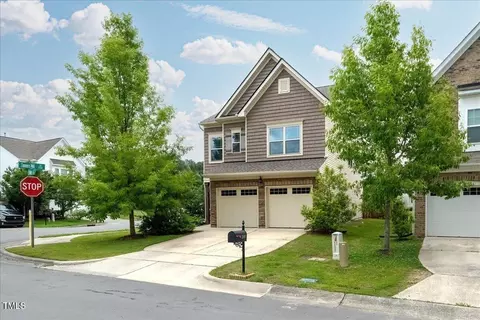 2001 October Dr, Durham, NC 27703 photo 2