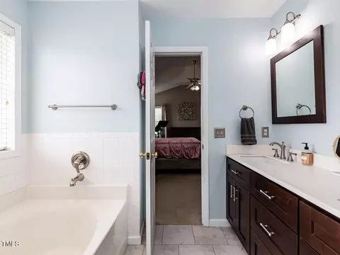 Bath - 1100 Open Field Dr, Garner, NC 27529 photo 3 of 4