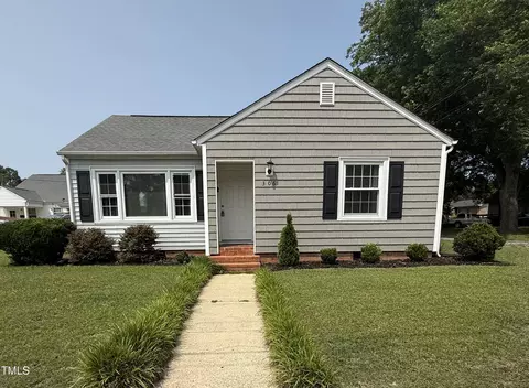 306 W Canary St, Dunn, NC 28334