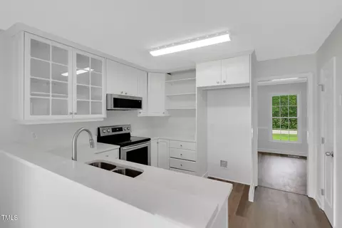 Kitchen - 248 Robin Loop, Dunn, NC 28334 photo 3 of 3