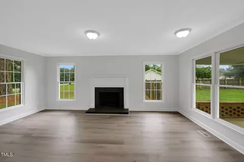 Living - 248 Robin Loop, Dunn, NC 28334 photo 1 of 2