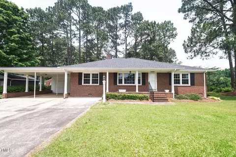 205 N Augusta Ave, Benson, NC 27504