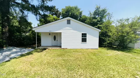 505 E Canary St, Dunn, NC 28334