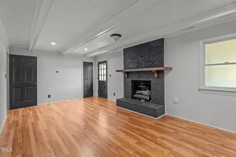 Living - 129 Castle Dr, Smithfield, NC 27577 photo 4 of 6