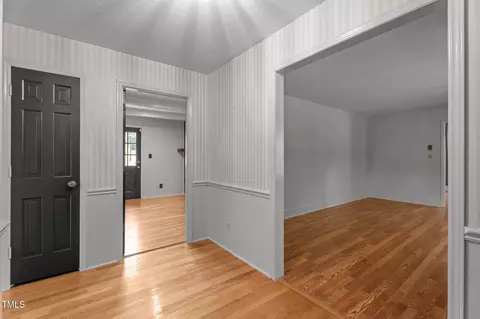 Entry Way - 129 Castle Dr, Smithfield, NC 27577 photo 1 of 3