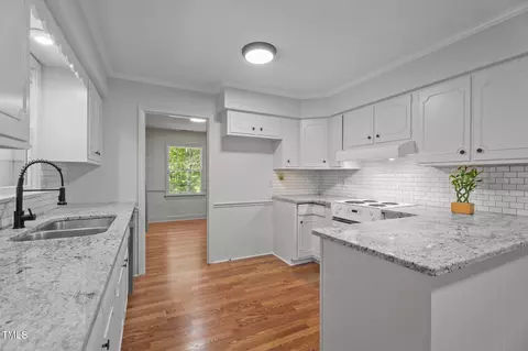 Kitchen - 129 Castle Dr, Smithfield, NC 27577 photo 2 of 4