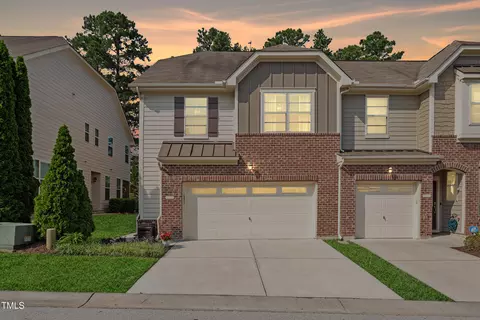 10037 Lynnberry Pl, Raleigh, NC 27617