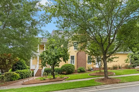 800 Highgrove Dr, Chapel Hill, NC 27516