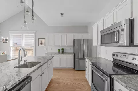 105 Bridgegate Dr, Cary, NC 27519 photo 13