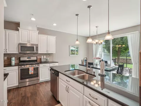 10112 Knotty Pine Ln, Raleigh, NC 27617