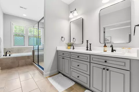 Bath - 118 Fox Run Ct, Durham, NC 27705 photo 2 of 4