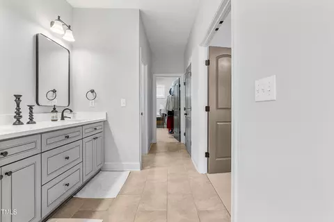 Entry Way - 118 Fox Run Ct, Durham, NC 27705 photo 5 of 7