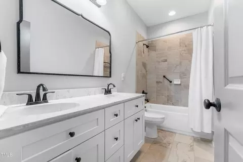 Bath - 118 Fox Run Ct, Durham, NC 27705 photo 4 of 4