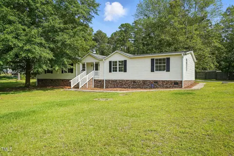 106 Loop Rd, Raeford, NC 28376 photo 3