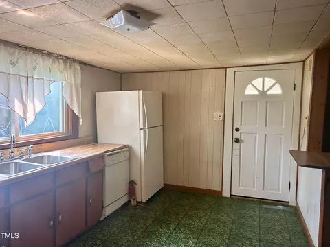 Kitchen - 912 E Pope St, Dunn, NC 28334 photo 5 of 5