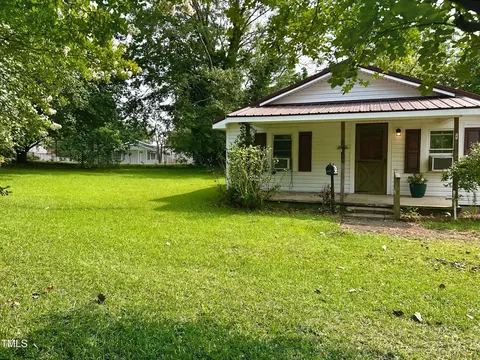 Exterior - 912 E Pope St, Dunn, NC 28334 photo 2 of 5
