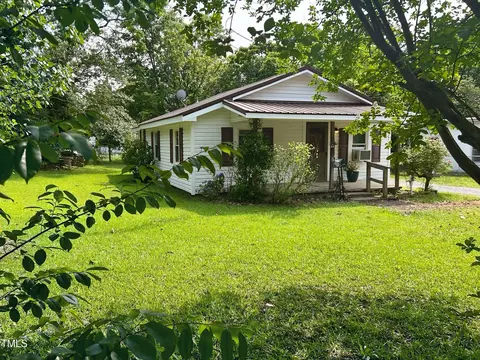Exterior - 912 E Pope St, Dunn, NC 28334 photo 1 of 5