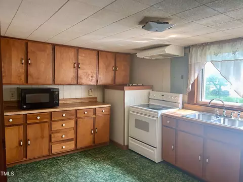 Kitchen - 912 E Pope St, Dunn, NC 28334 photo 2 of 5