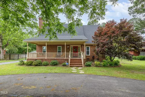 604 S Caswell St, La Grange, NC 28551