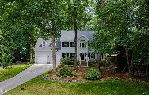 102 Turnberry Ln, Cary, NC 27518