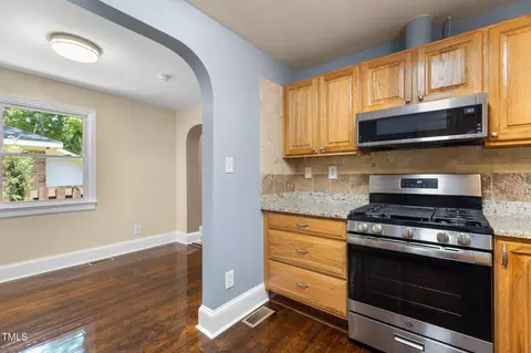 Entry Way - 2712 Broad St, Durham, NC 27704 photo 3 of 4
