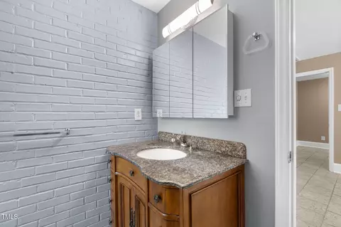 Bath - 2712 Broad St, Durham, NC 27704 photo 2 of 3