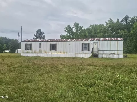 4113 Scary Creek Rd, Fayetteville, NC 28312