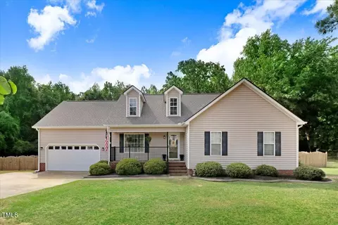 208 N Woodbridge Dr, Pikeville, NC 27863