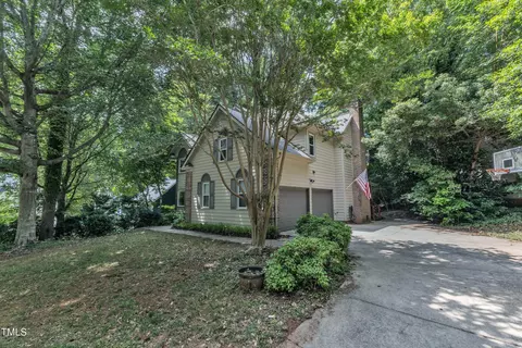 Exterior - 100 Windvale Ct, Cary, NC 27518 photo 4 of 10
