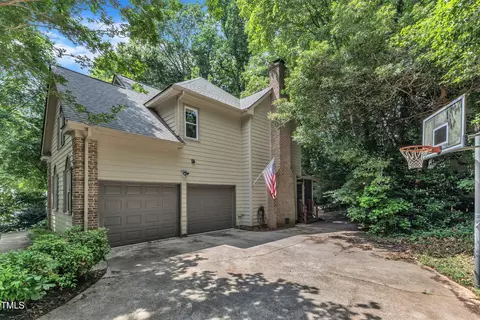 Exterior - 100 Windvale Ct, Cary, NC 27518 photo 5 of 10