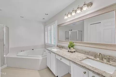 Bath - 100 Windvale Ct, Cary, NC 27518 photo 4 of 5