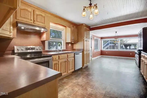 125 W Pine St, Pine Level, NC 27568 photo 27