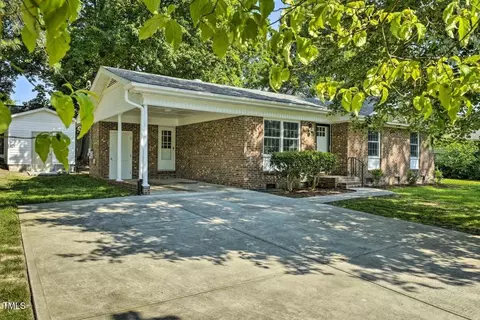 104 S Tunstall St, Apex, NC 27502