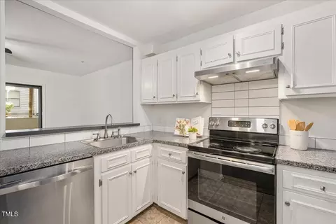 600 Audubon Lake Dr #4B11, Durham, NC 27713