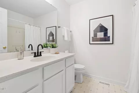 Bath - 522 Johnson St, Garner, NC 27529 photo 4 of 5