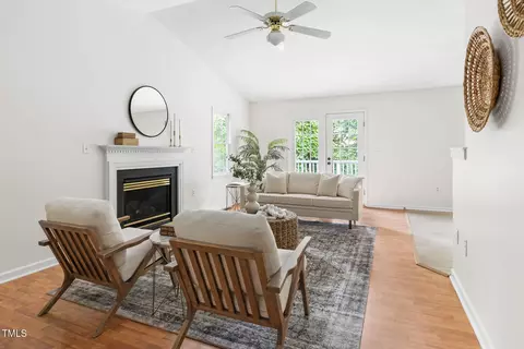 Living - 522 Johnson St, Garner, NC 27529 photo 1 of 3