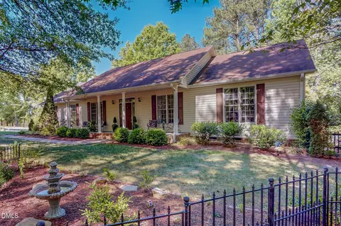 734 Crystal Forest Dr, Semora, NC 27343