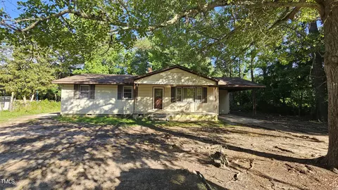 2100 N Webb St, Selma, NC 27576