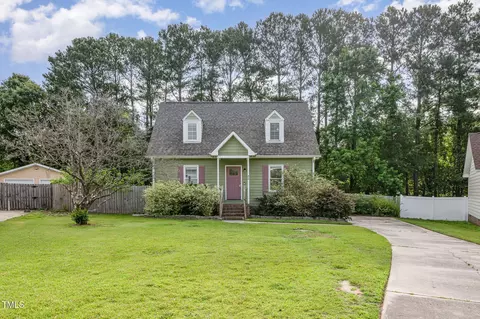 816 Kimpton Ct, Fuquay Varina, NC 27526