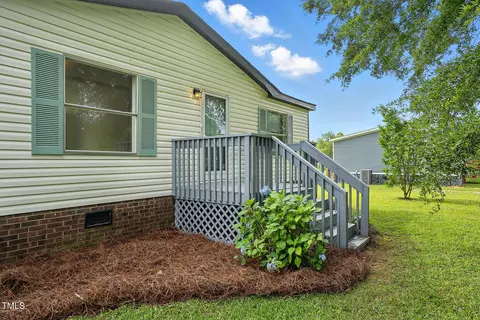 585 Smith Rd, Smithfield, NC 27577 photo 4