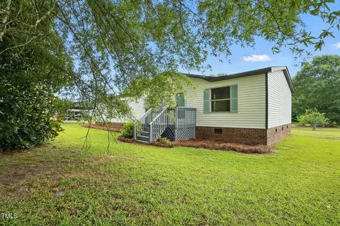 585 Smith Rd, Smithfield, NC 27577 photo 3