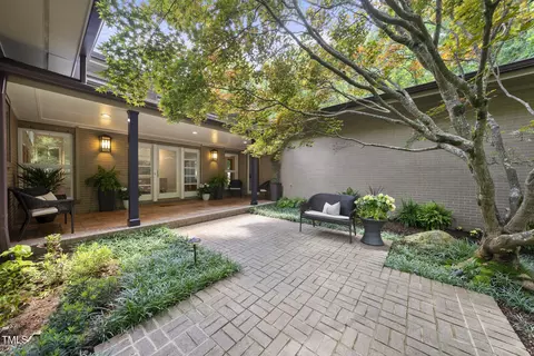 213 Chimeneas Pl, Chapel Hill, NC 27517