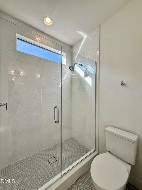 Bath - 1229 Dixie Trl, Raleigh, NC 27607 photo 5 of 7