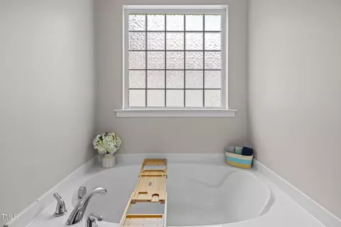 Bath - 504 Ashburn Ln, Durham, NC 27703 photo 3 of 5
