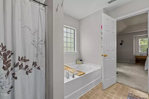 Bath - 504 Ashburn Ln, Durham, NC 27703 photo 4 of 5