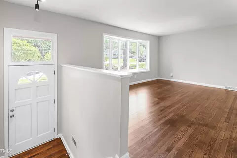 102 Emerald Cir, Durham, NC 27713 photo 4